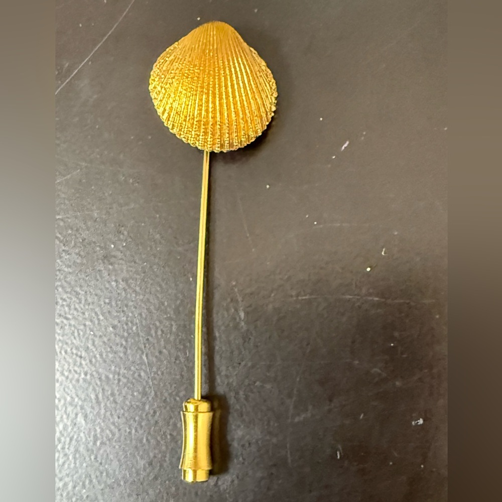 Vintage 60s Signed Crown Tafari Textured Gold Tone Shell Stick‎ Lapel Pin MCM